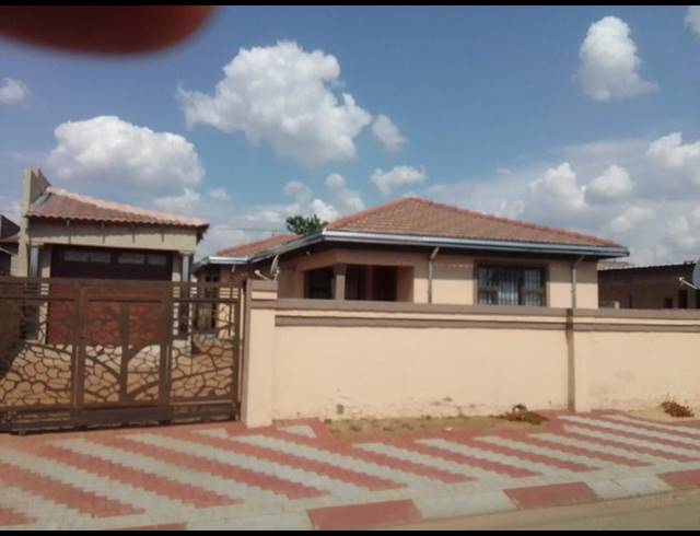 2 BEDROOM HOUSE FOR SALE IN RIETVALLEI AH